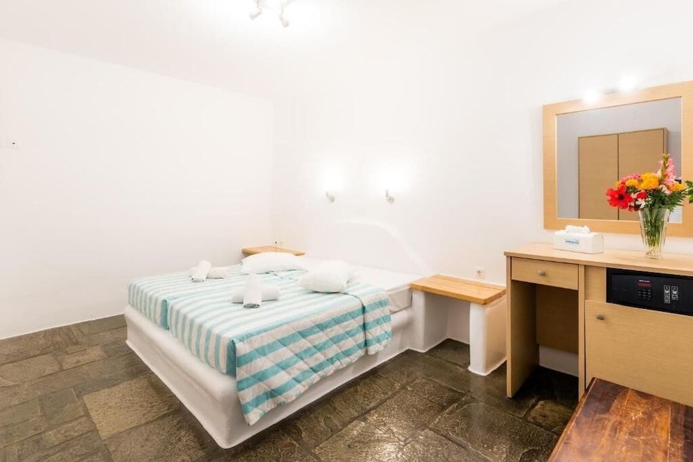 Paradise Beach Resort Standard Room 4