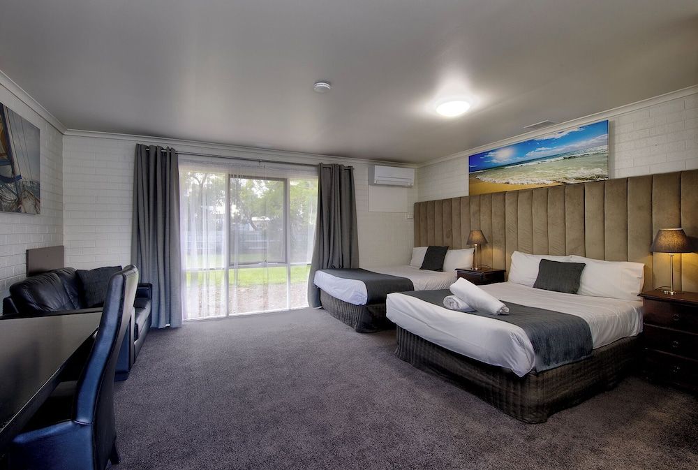 Frankston Motel Deluxe Doubles Suite 4