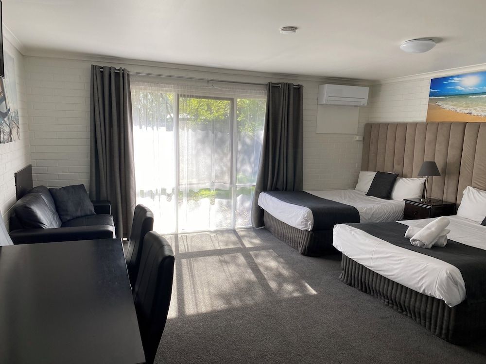 Frankston Motel Deluxe Doubles Suite 5