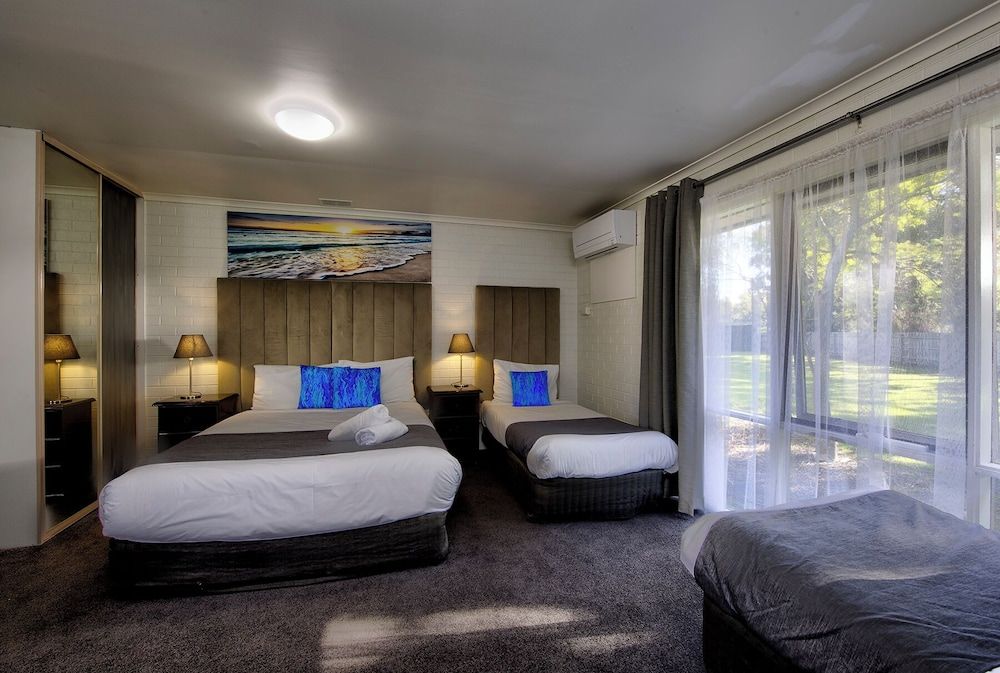 Frankston Motel Large Family Suite (Queen and 2 Singles) 2