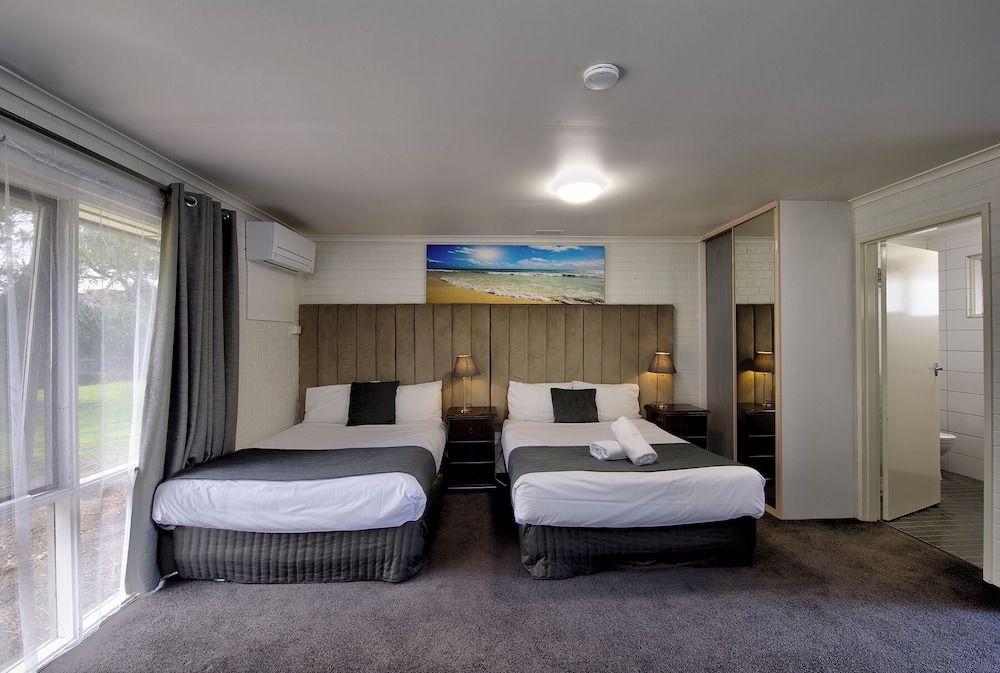 Frankston Motel Deluxe Doubles Suite 3
