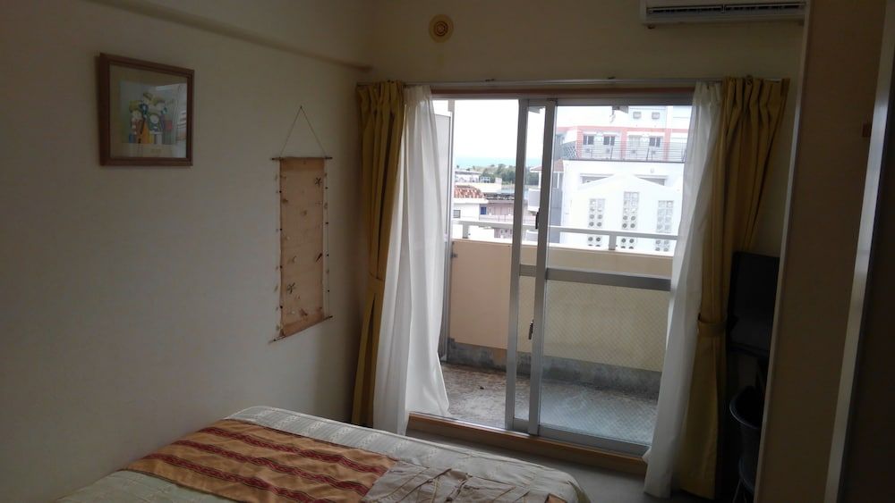 Double Room, Smoking