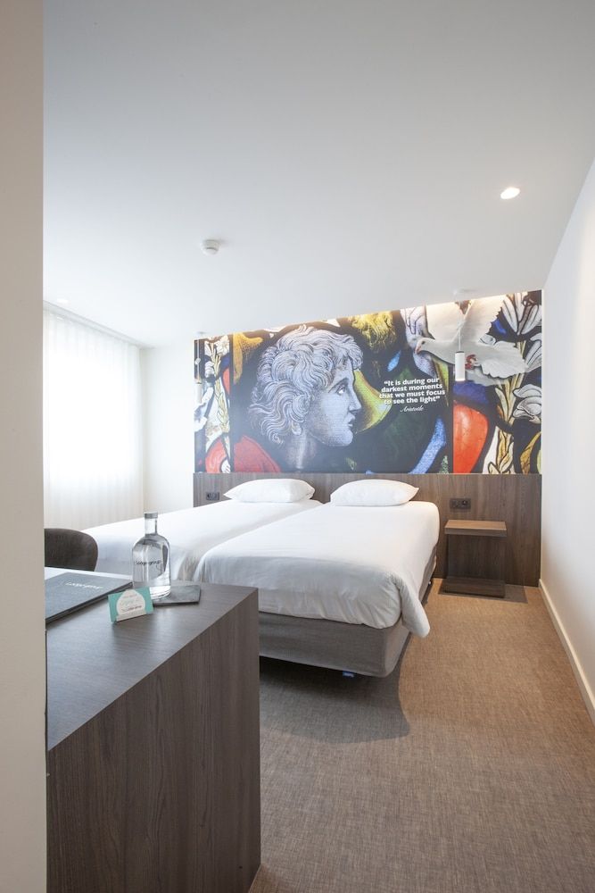 The Shepherd Twin Room (Single Use) 4