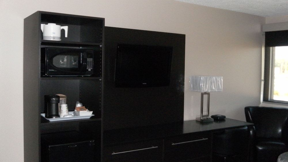 Stampeder Inn Double Room, 2 Queen Beds 7