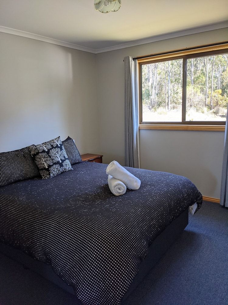 Lake Yalleena Nature Retreat