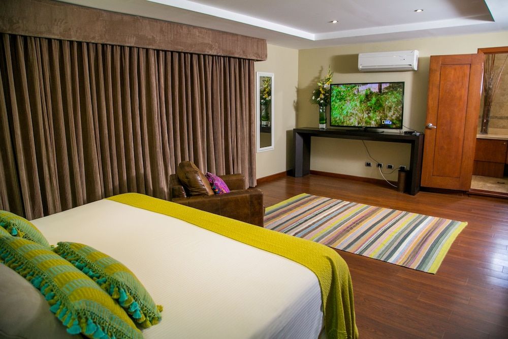 Junior Suite, 1 King Bed