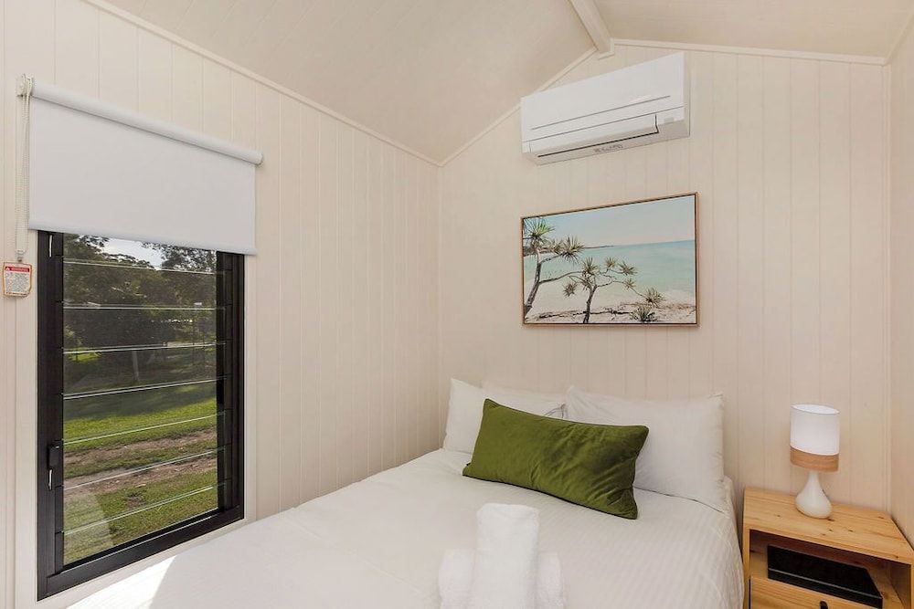 Premium Tiny Home - Sleeps 2 - Dog Friendly