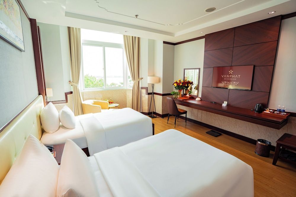 Van Phat Riverside Hotel Superior Twin Room, 2 Twin Beds, City View 11