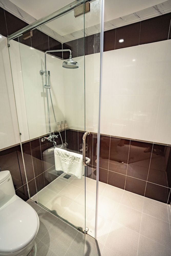 Van Phat Riverside Hotel Superior Twin Room, 2 Twin Beds, City View 8