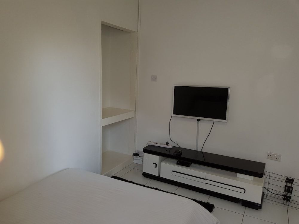 Spendwise Lodge and Apartments Economy Studio Suite, 1 Double Bed, Ensuite 5