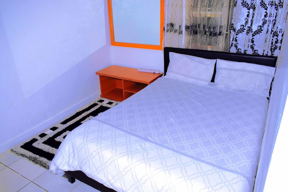 Spendwise Lodge and Apartments Economy Studio Suite, 1 Double Bed, Ensuite 2