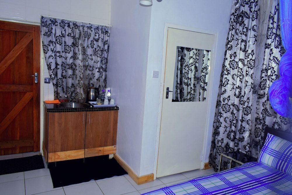 Spendwise Lodge and Apartments Economy Studio Suite, 1 Double Bed, Ensuite 6