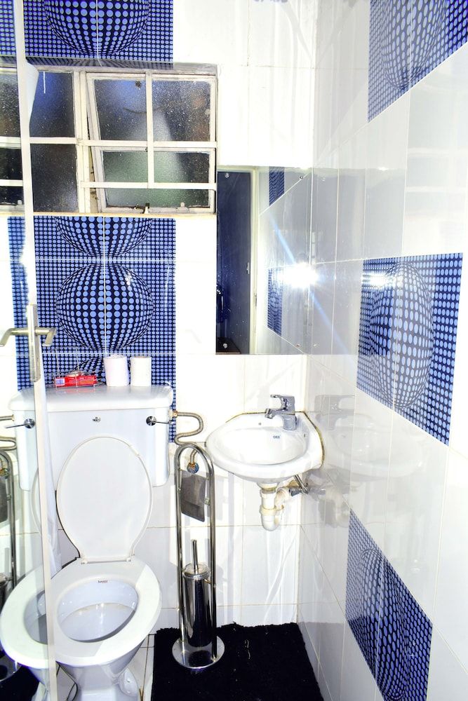 Spendwise Lodge and Apartments Standard Double Room, 1 Double Bed, Ensuite 4