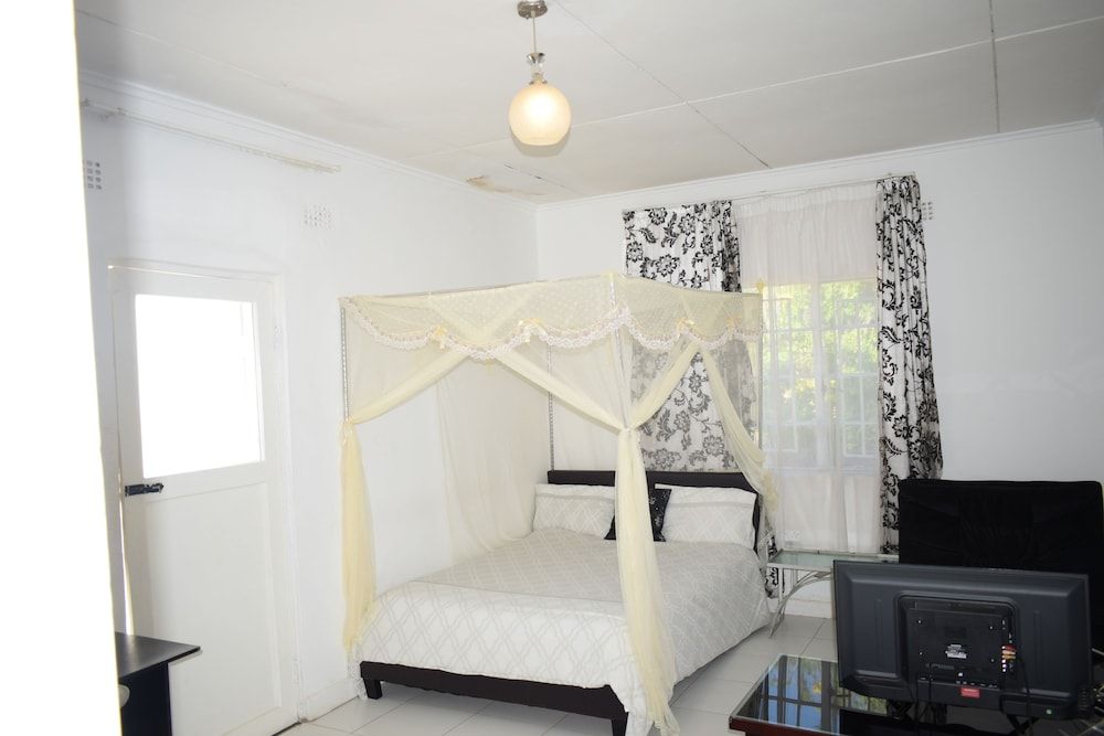 Spendwise Lodge and Apartments Standard Double Room, 1 Double Bed, Ensuite 3