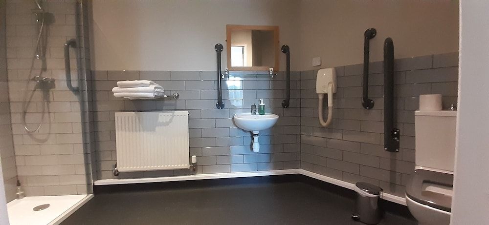 Burlton Inn Twin Room, Ensuite 2