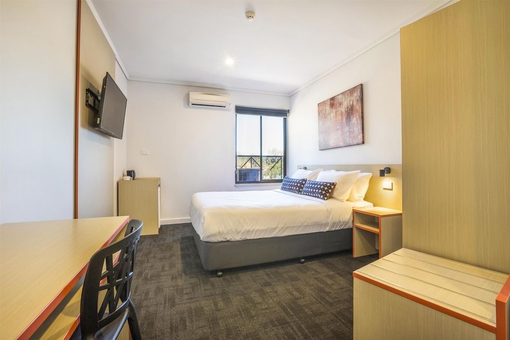 Standard Studio, 1 Queen Bed