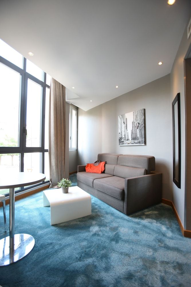 Hôtel de France Junior Double Room 3