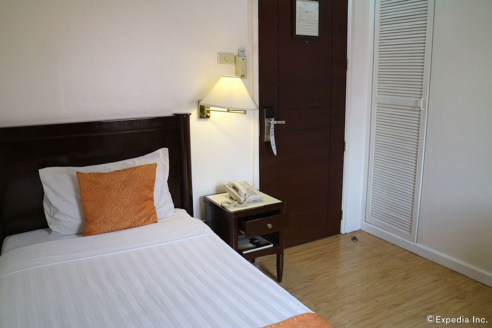 Harbor Town Hotel Standard Room 5