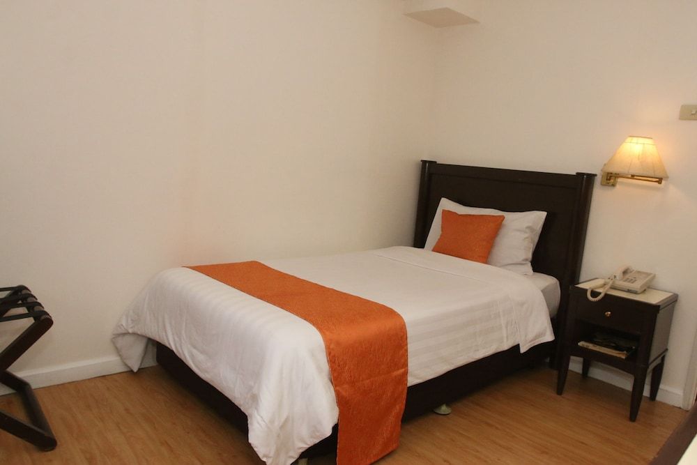 Harbor Town Hotel Standard Room 2