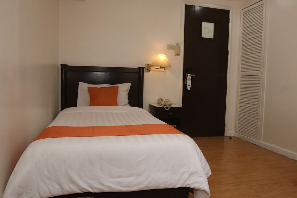 Harbor Town Hotel Standard Room 3