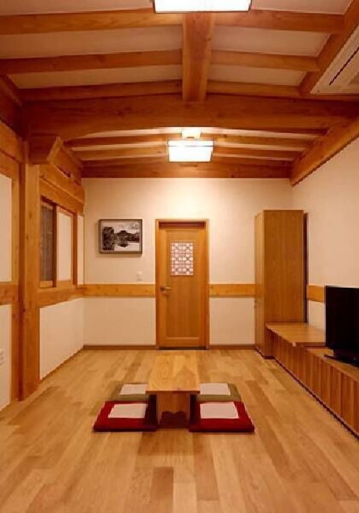 Gyeongju Hwangnamkwan Hanok Hotel Ondol Suite 2