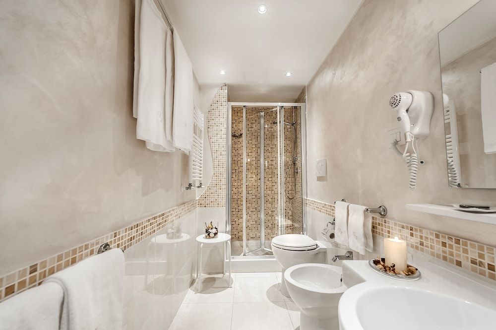 Relais de l'Opera Standard Double Room 9