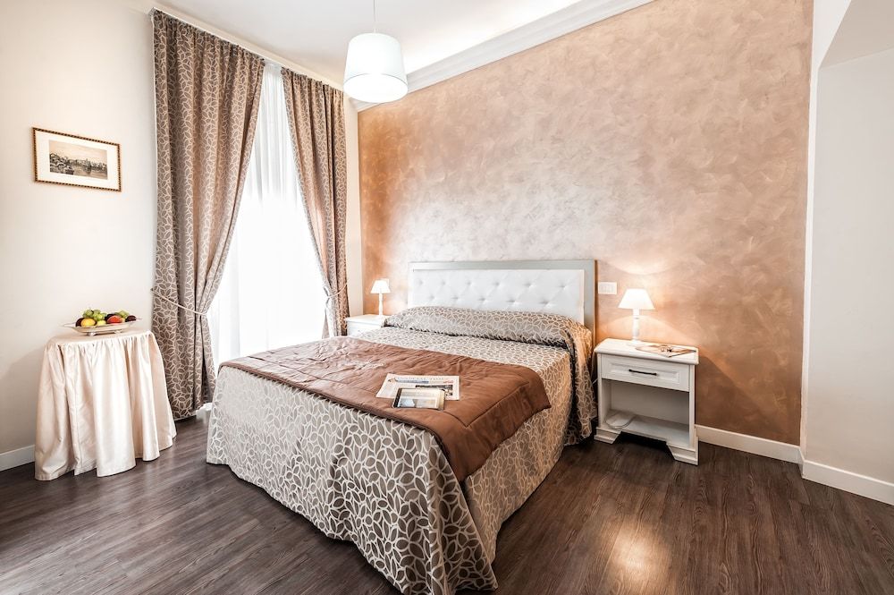 Relais de l'Opera Standard Double Room 4