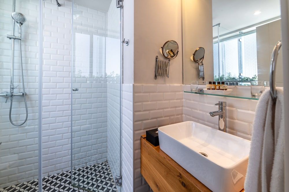 Jacob Shenkin Hotel Classic Double or Twin Room 13