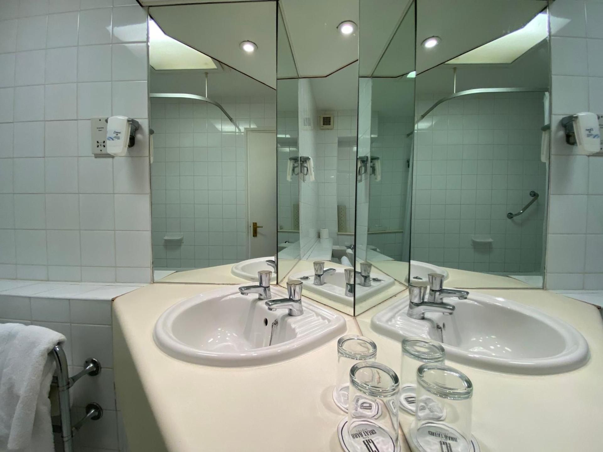 Standard Family 2 Adult And 2 Child