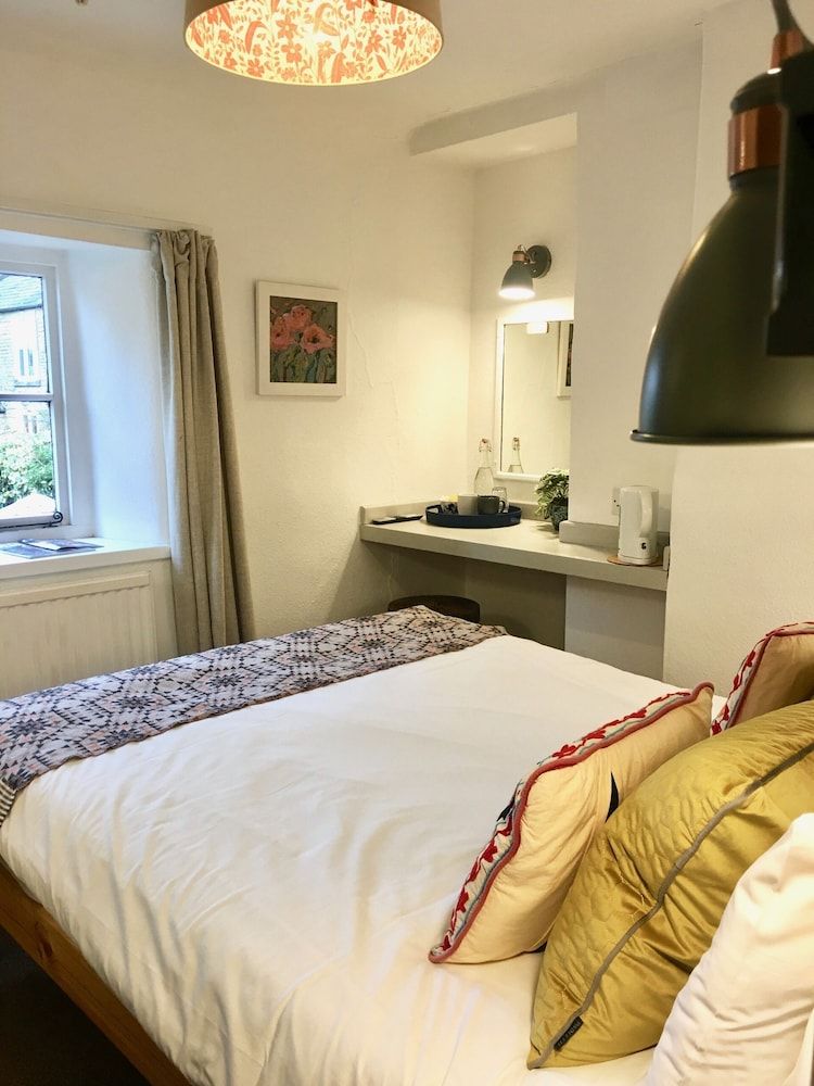 The Mousetrap Inn Economy Double Room, Ensuite 2