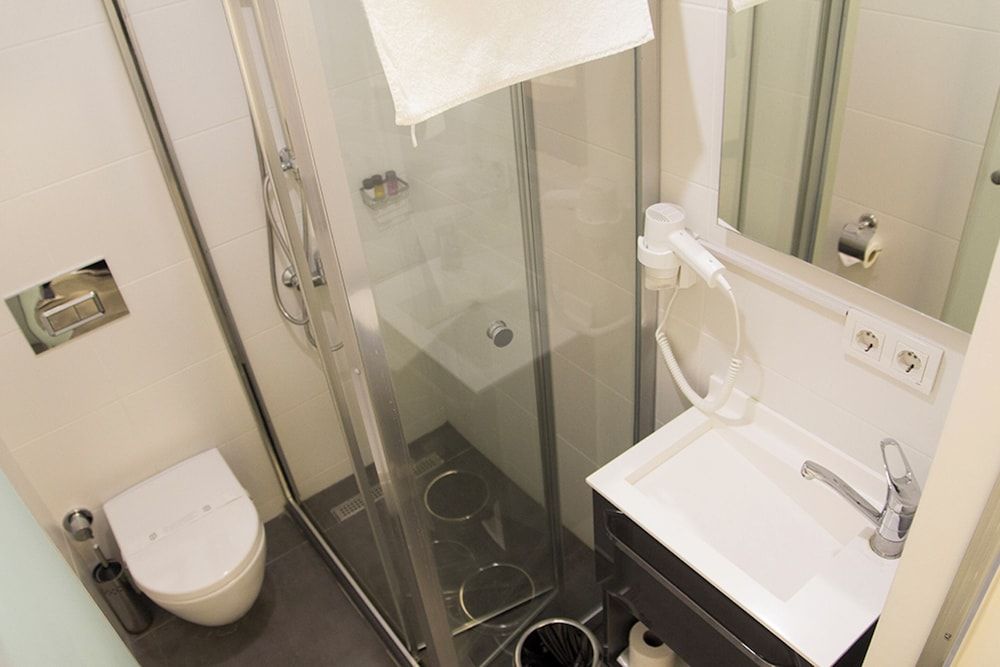 The 22 Hotel Economy Room, 1 Double Bed 12