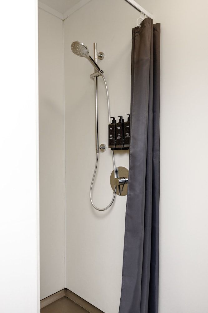 Haka House Rotorua King Room Ensuite 5