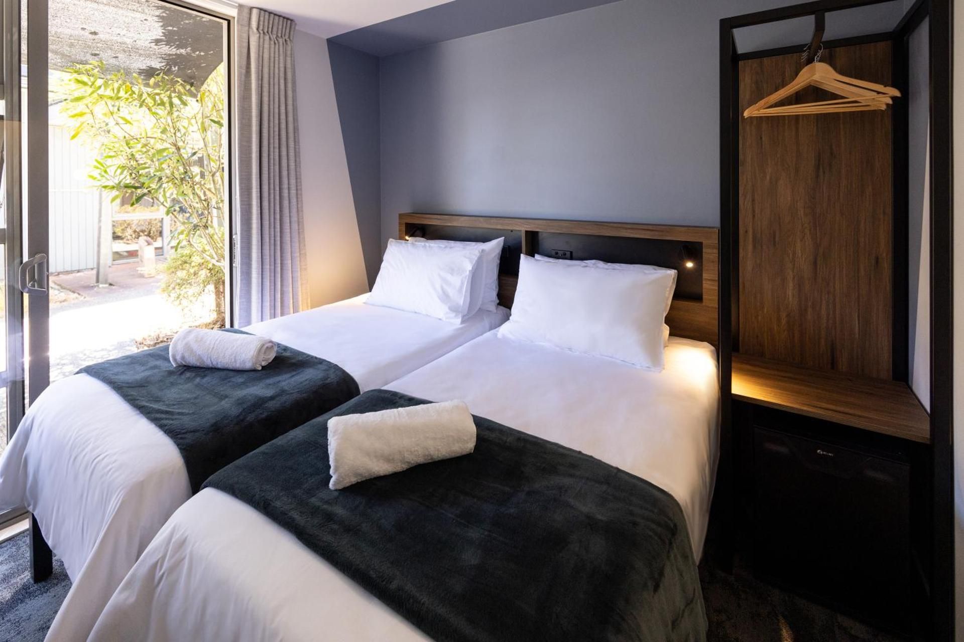 Haka House Rotorua Twin Room Ensuite 2