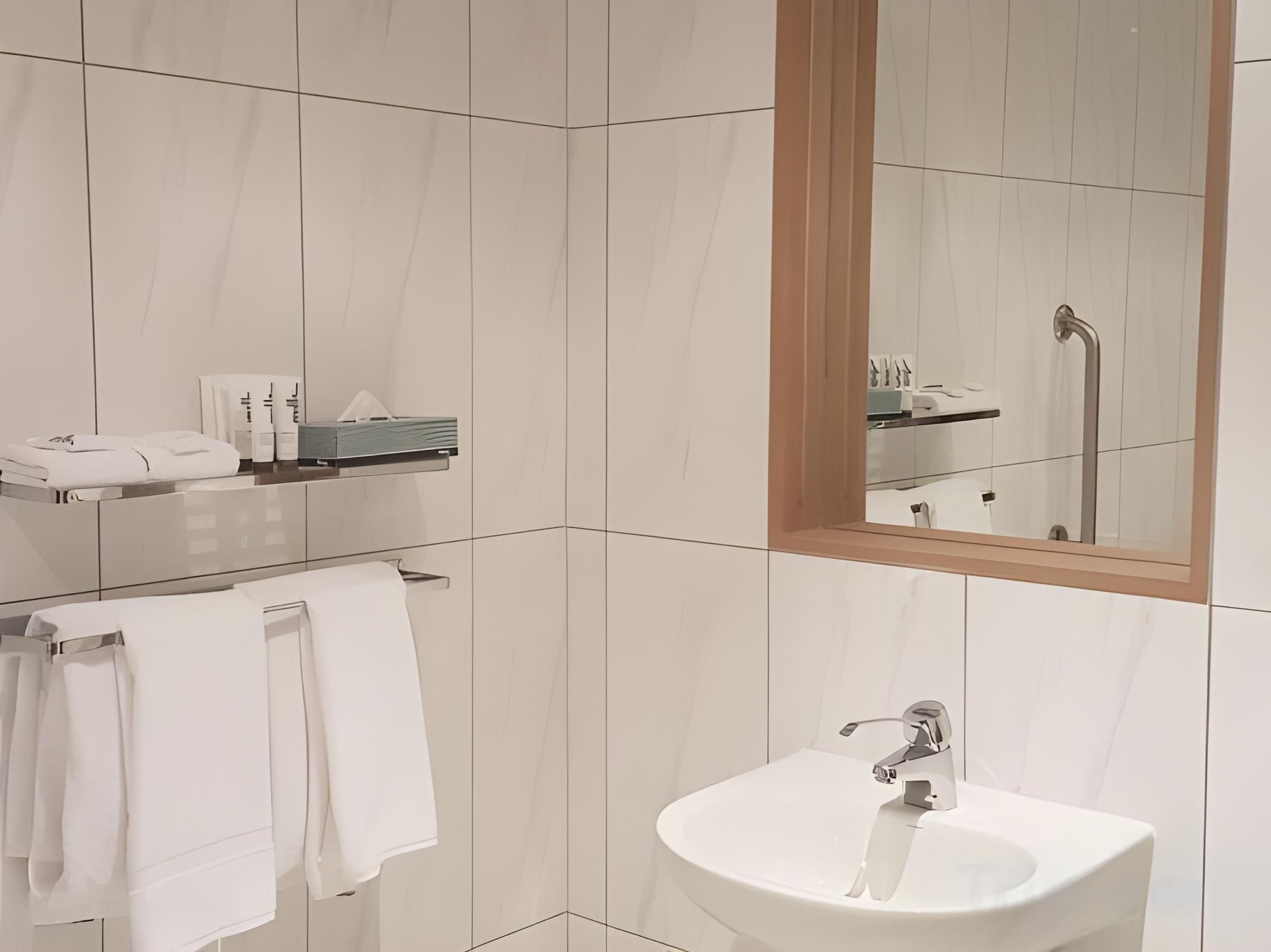 Quest East Melbourne Accessible Studio Twin Apartment - Non-Smoking 2