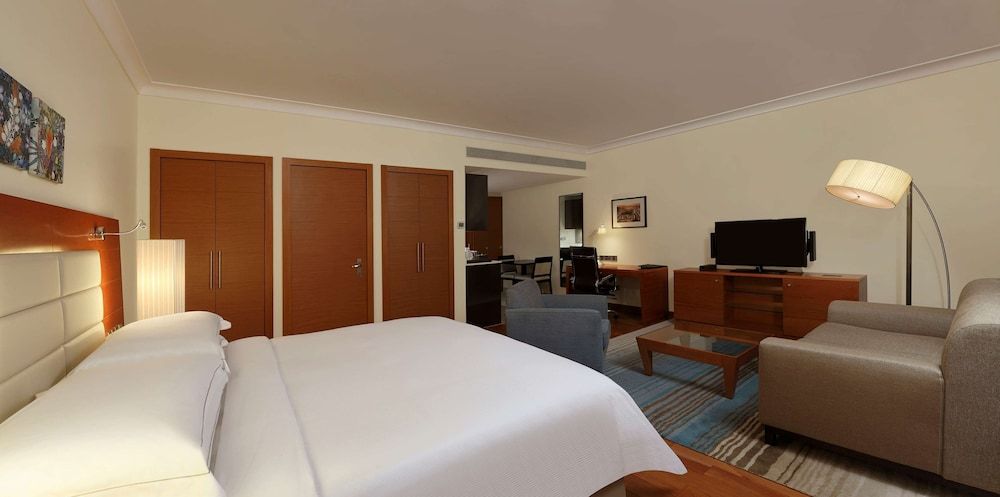 Hilton Bangalore Embassy GolfLinks King Hilton Guestroom with Sofa cum Bed, Bathtub,15% disc on F&B,Spa 3