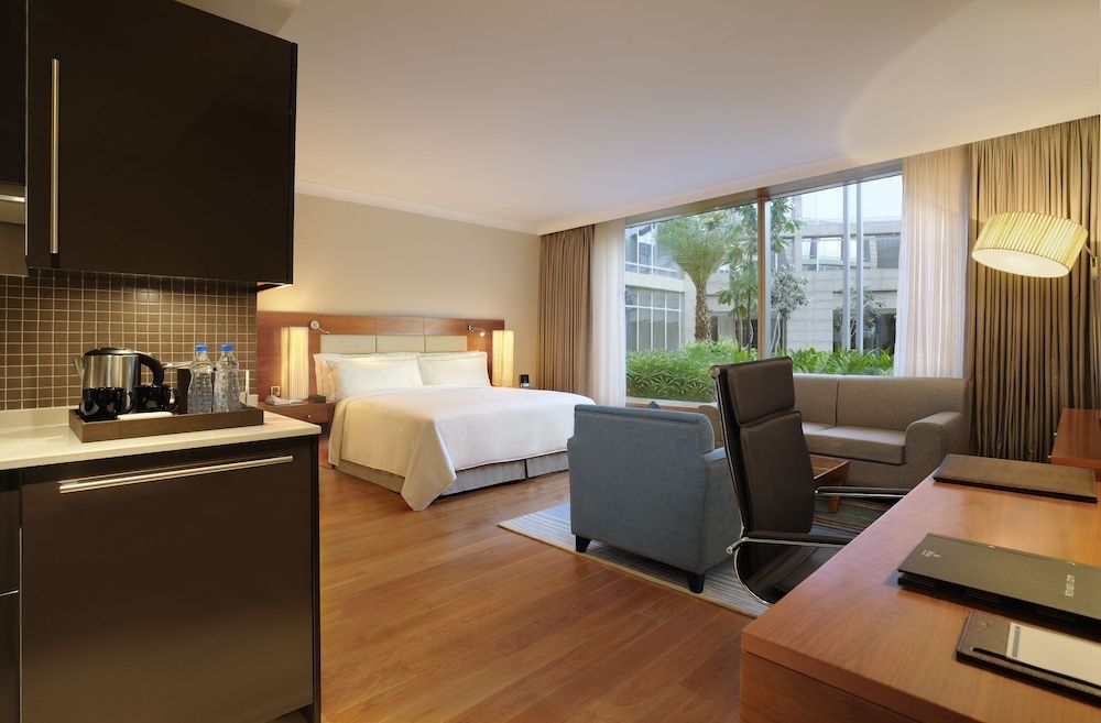 Hilton Bangalore Embassy GolfLinks King Hilton Guestroom with Sofa cum Bed, Bathtub,15% disc on F&B,Spa 8