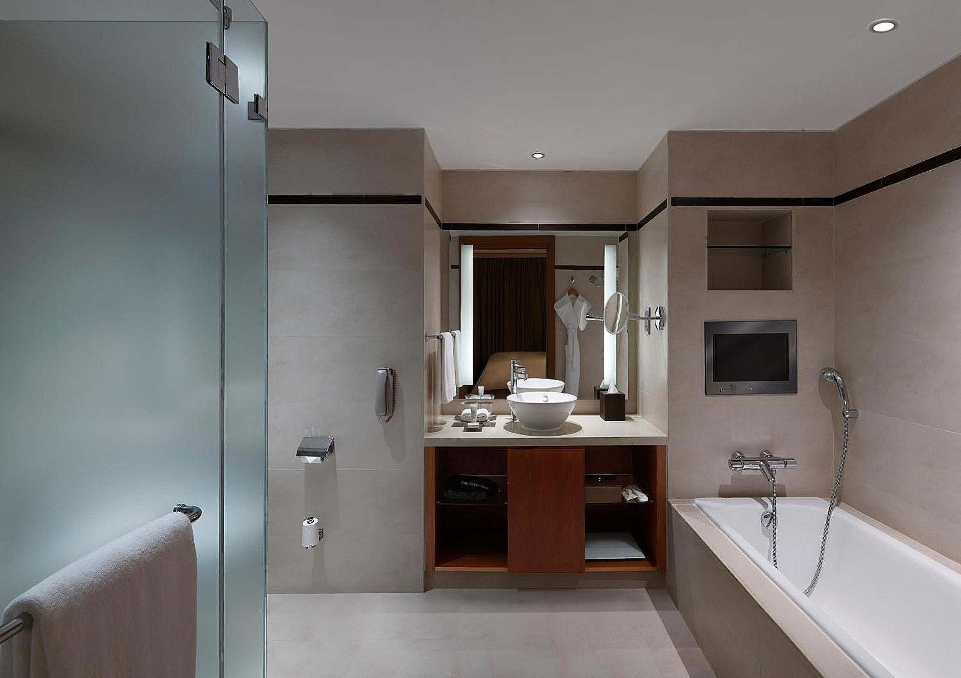 Two Bedroom Deluxe Suite with Separate Living and Dining area, Bathtub, Cocktail hours