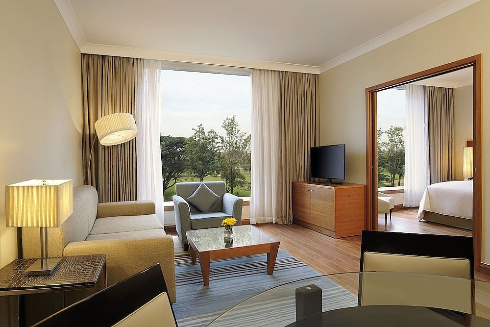 Two Bedroom Deluxe Suite with Separate Living and Dining area, Bathtub, Cocktail hours