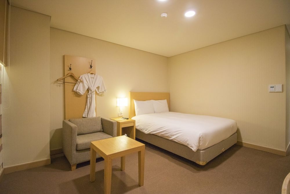 undefined Tower Hill Hotel 4