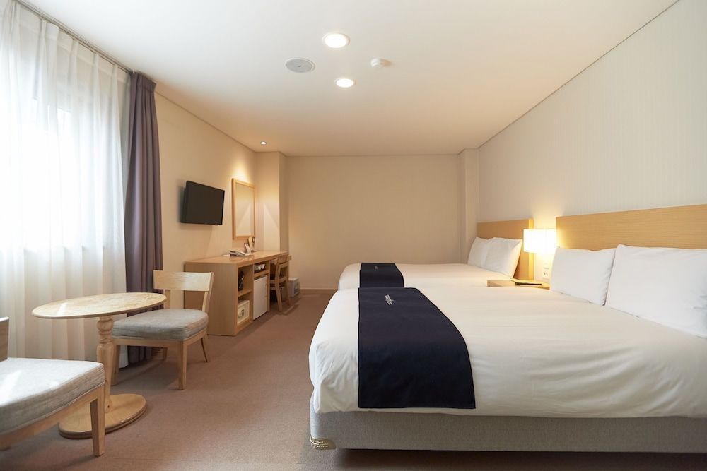 undefined Tower Hill Hotel 6