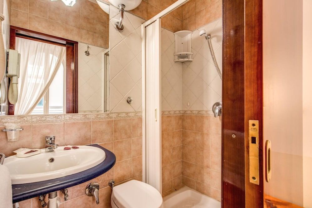 Virginia Hotel Standard Double Room 10