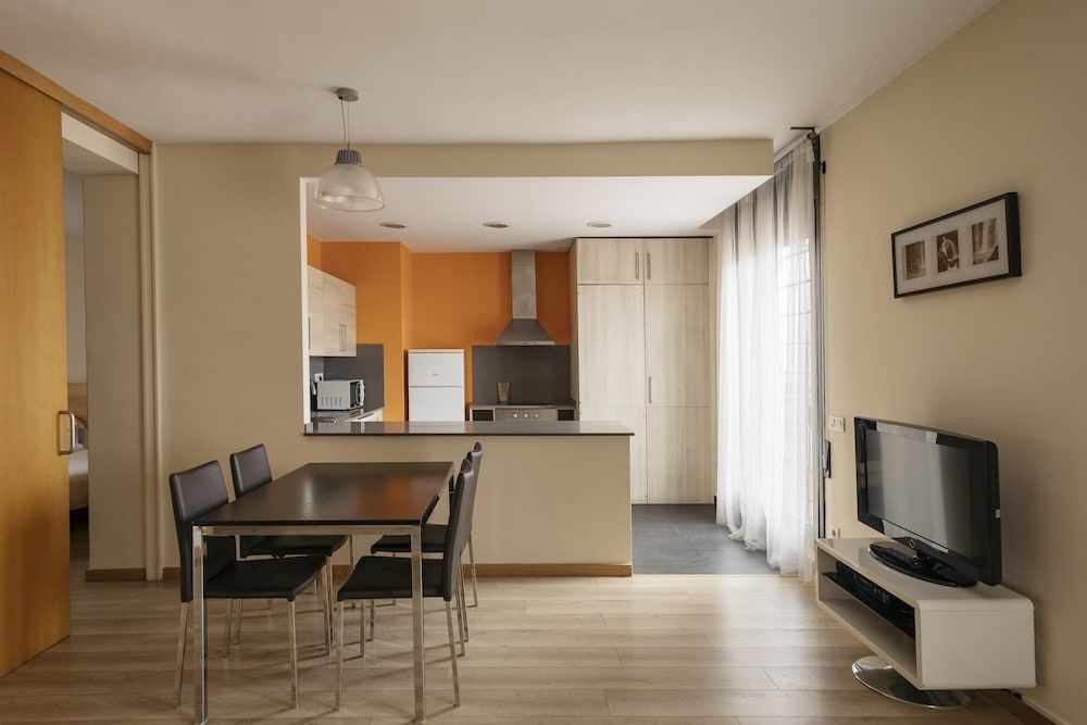 undefined Villarroel Apartments Barcelona 3