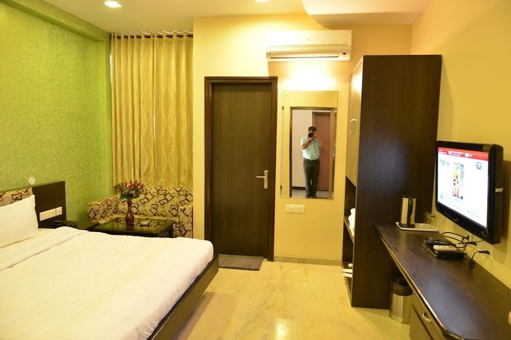 Royal View Hotel Deluxe Room 4