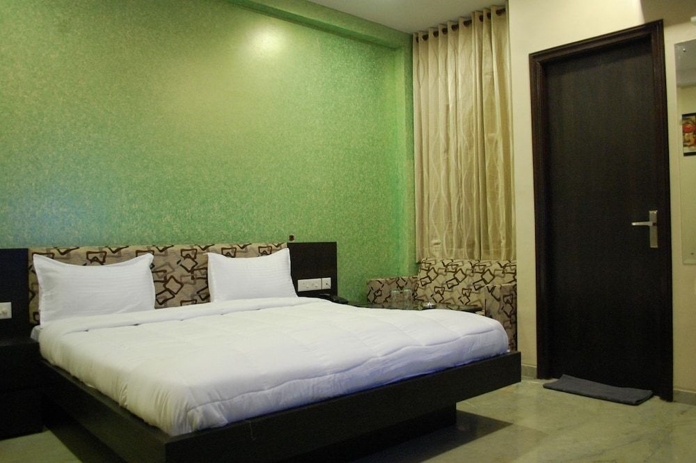 Royal View Hotel Deluxe Room 8