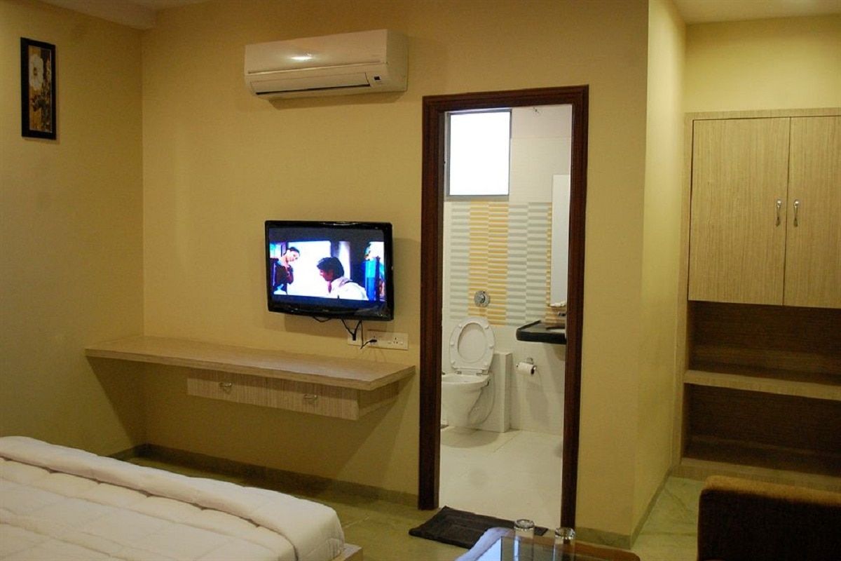 Royal View Hotel Deluxe Room 24