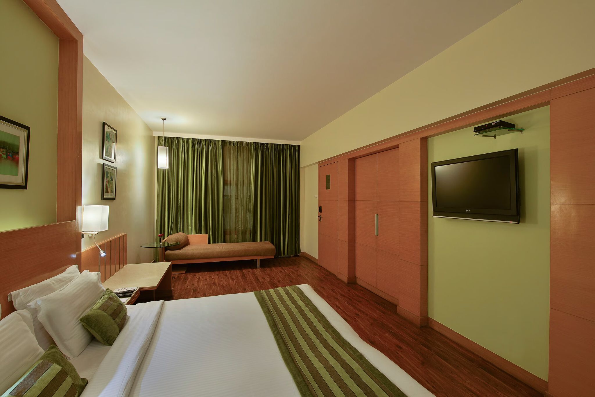 Hotel Heritage (Formerly known as Comfort Inn Heritage) Executive Premiere Room 2