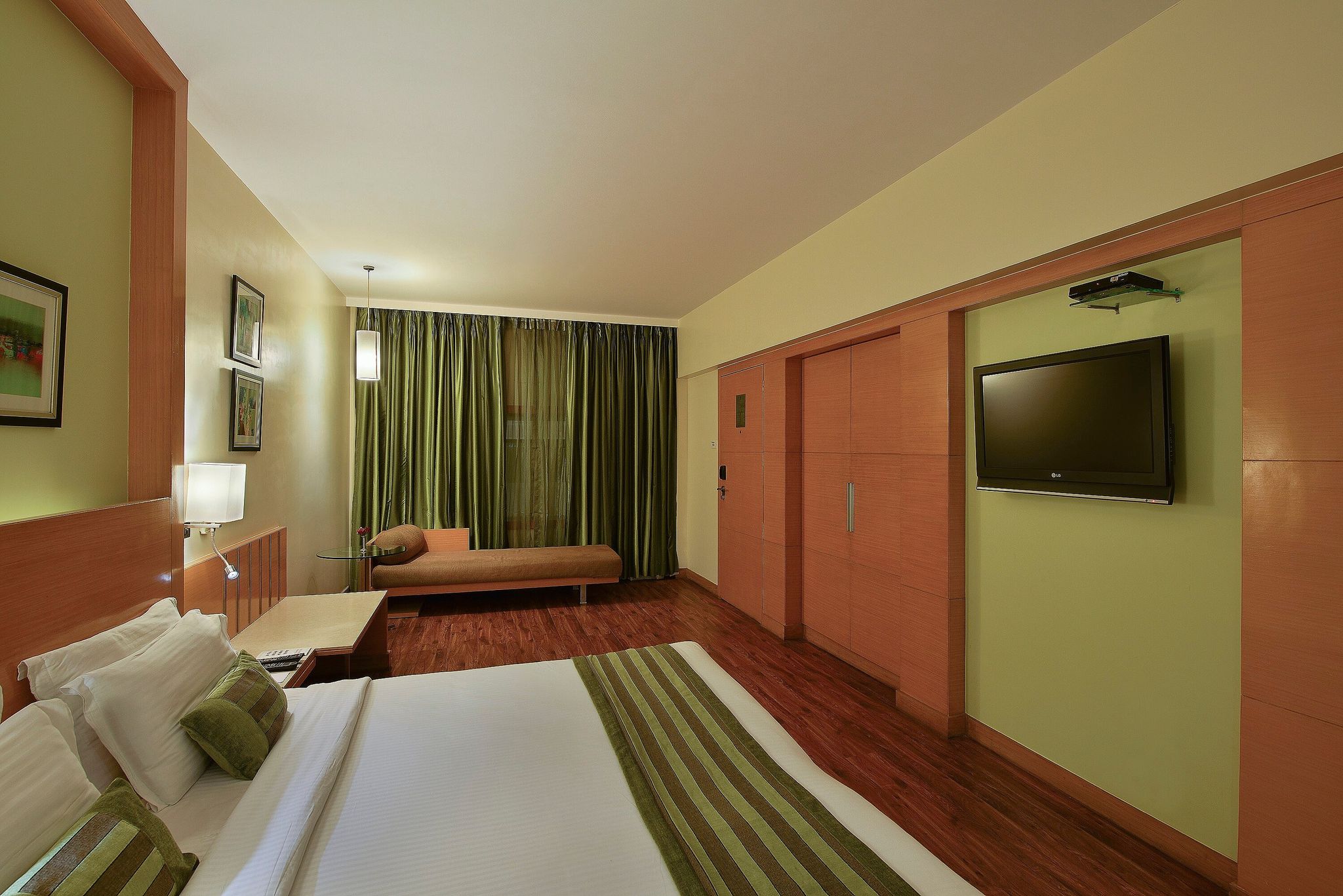 Hotel Heritage (Formerly known as Comfort Inn Heritage) Executive Deluxe CP