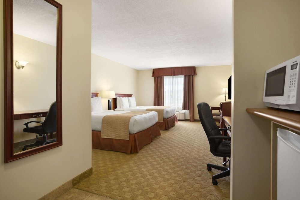 Room, 2 Queen Beds, Non Smoking