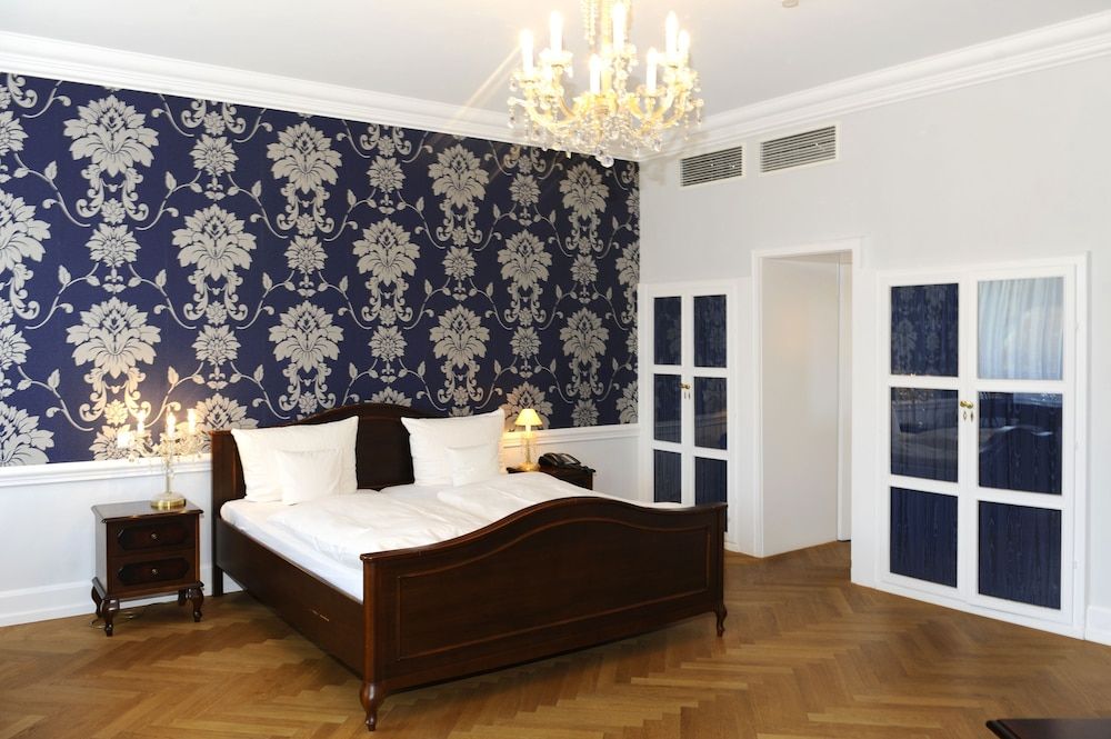 undefined HELIOPARK Bad Hotel zum Hirsch 4