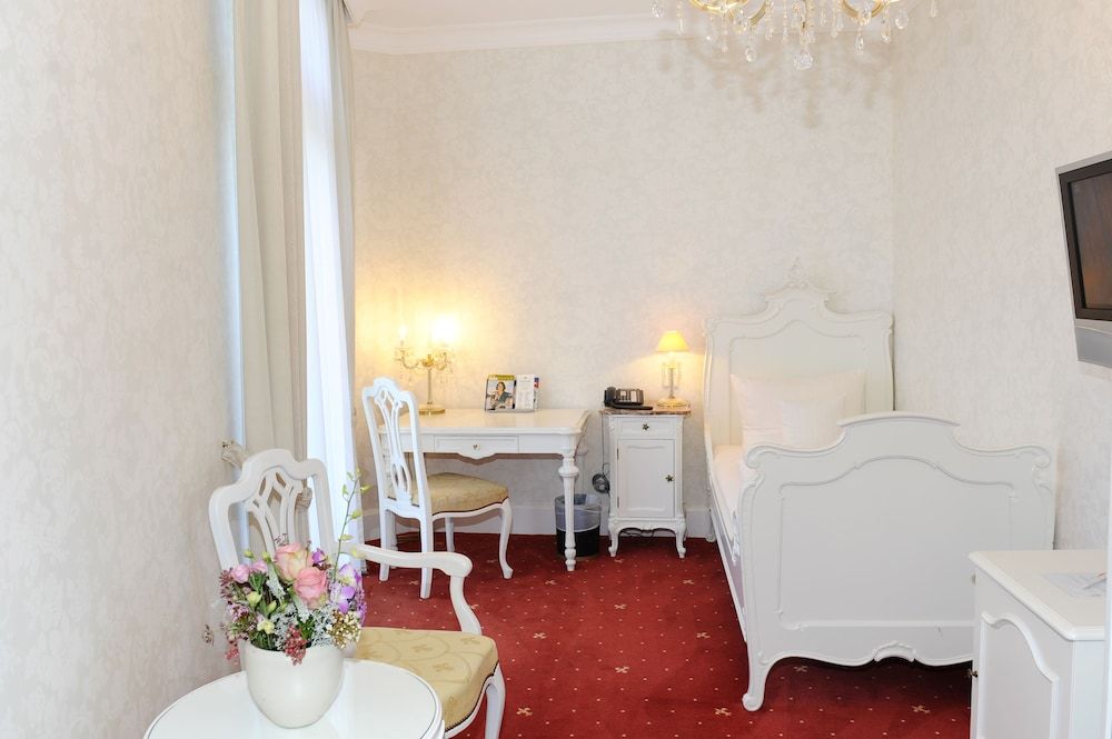 undefined HELIOPARK Bad Hotel zum Hirsch 9